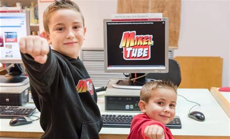 family tube de donde son|Mikeltube, el canal de dos hermanos de Sant Adrià.